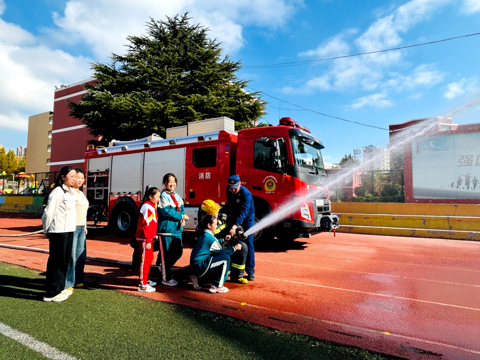 日照鳳凰小學(xué)消防日2 (1).jpg